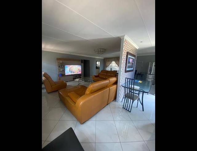 3 BEDROOM HOUSE FOR SALE IN GELUKSDAL